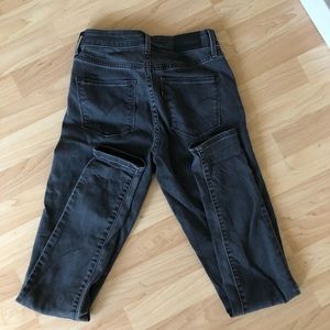 Gray Levi’s High Rise Skinny’s